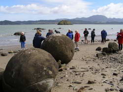 Boulders on the shore of the Hokianga Harbour