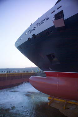 Queen Victoria bow float out
