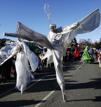 Stilt walkers at the SKYCITY Community Trust Festival Parade.